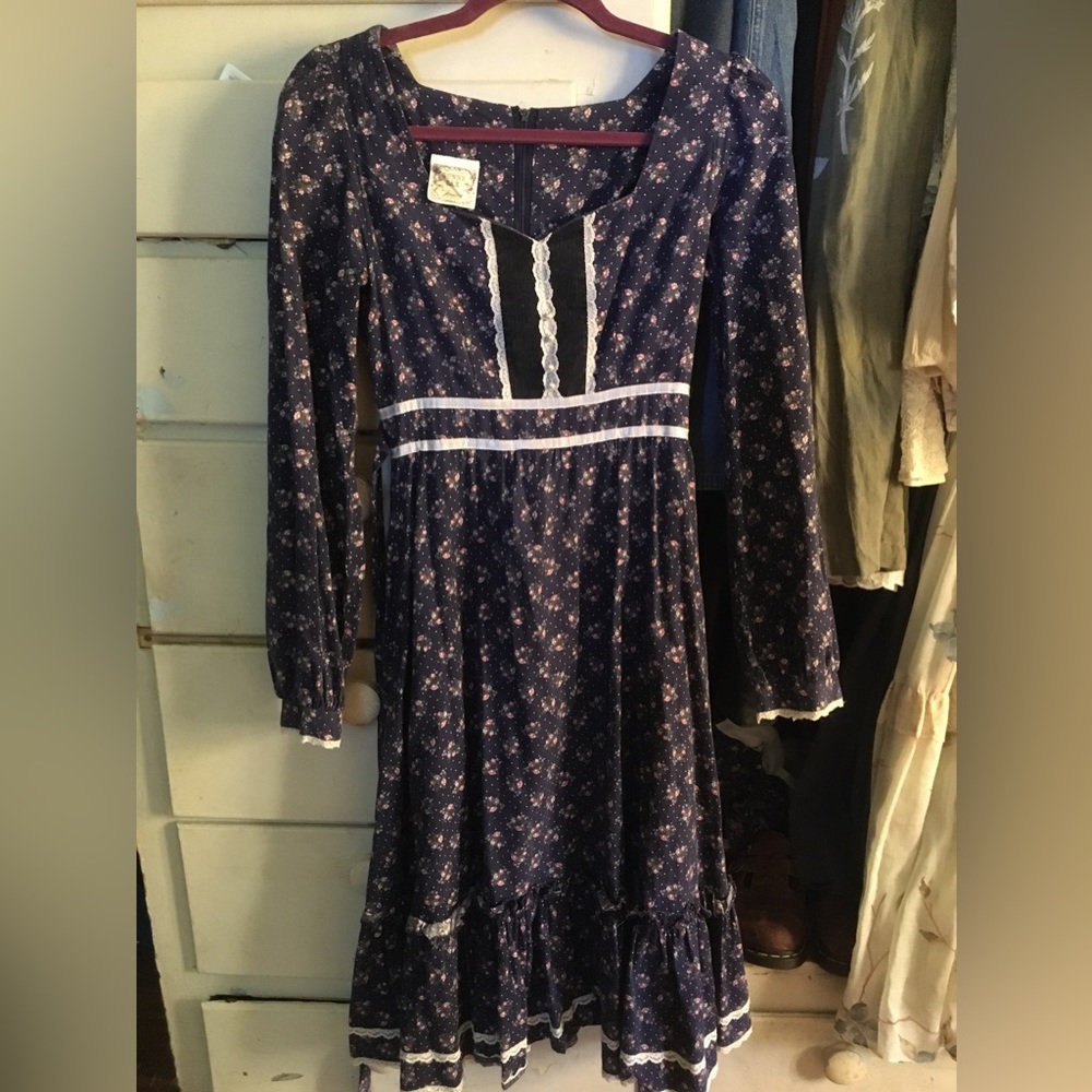 Sweet 70s Gunne Sax Vintage Blue Calico Prairie Dress
